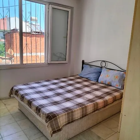 Merkeze 1+1 Esyali Kusadasi